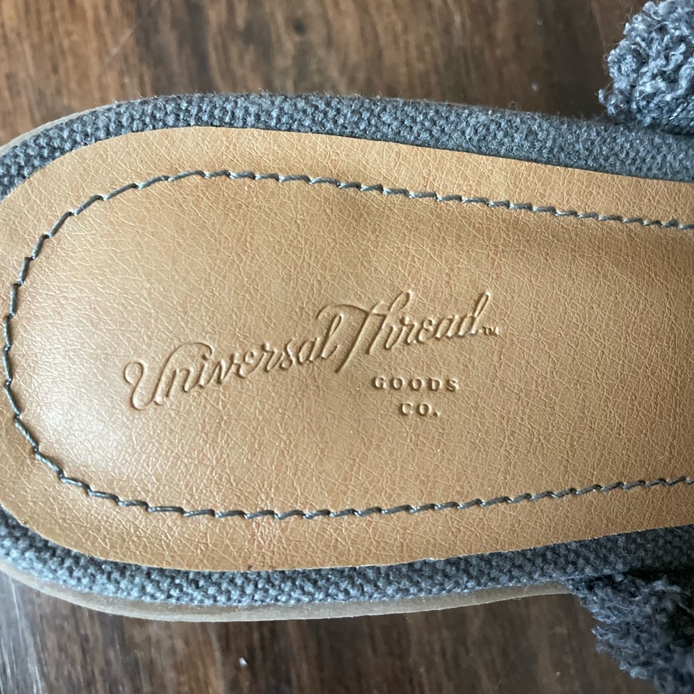 Universal Thread Shoes - Picture 5 of 5